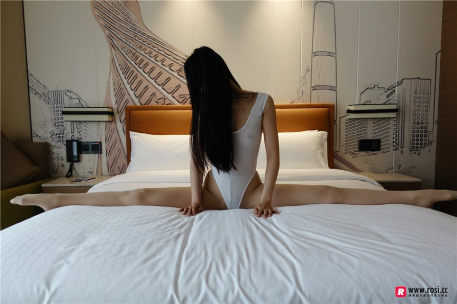 00后美女酒店私房丝袜翘臀写真图片(第14页)