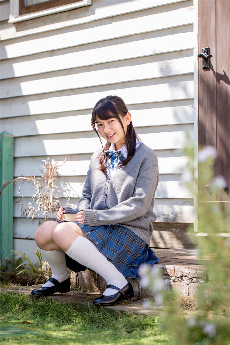 90后日本少女河村みるく制服比基尼写真图片(第23页)