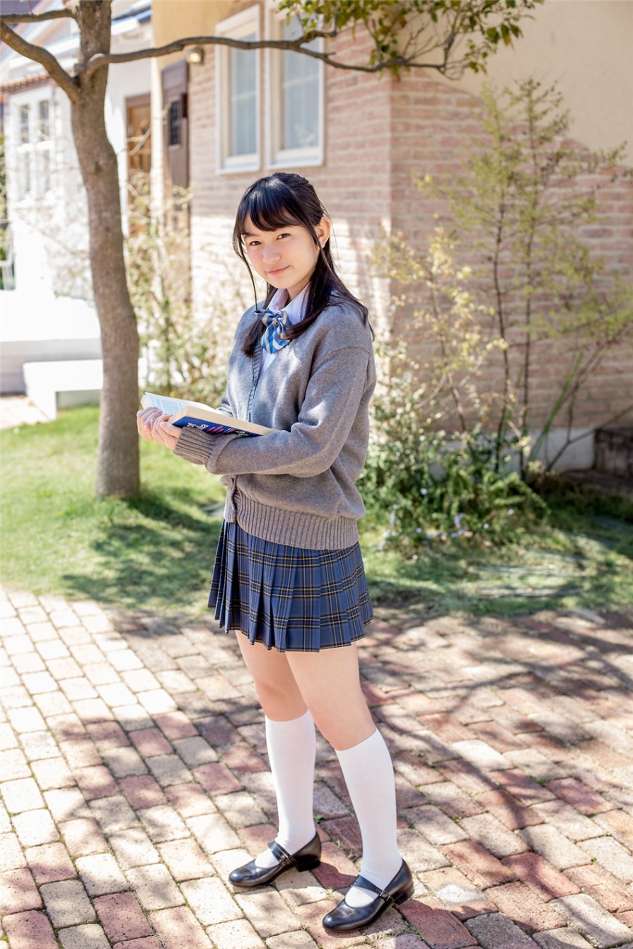 90后日本少女河村みるく制服比基尼写真图片(第28页)