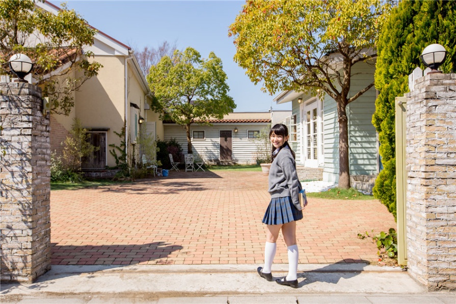 90后日本少女河村みるく制服比基尼写真图片(第37页)