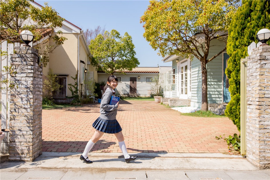 90后日本少女河村みるく制服比基尼写真图片(第38页)
