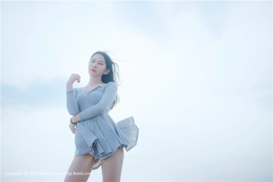 90后美女郁郁户外超短裙美臀诱惑写真(第23页)
