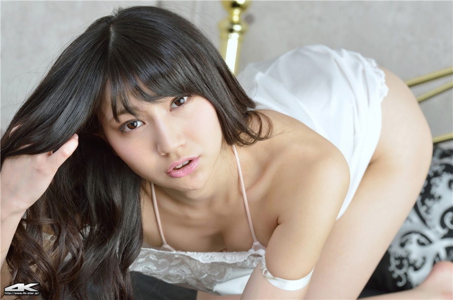 性感长腿日本美女木村葵白色吊带睡裙写真图片(第20页)