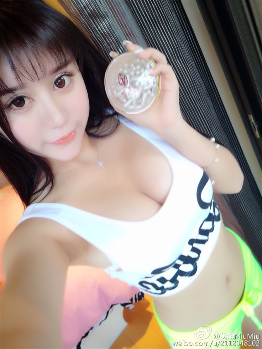 童颜巨乳美熙MiuMiu酥胸半漏生活照(第45页)