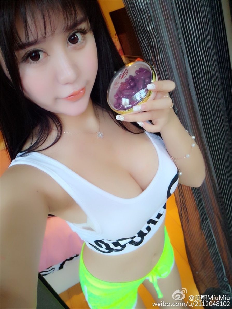 童颜巨乳美熙MiuMiu酥胸半漏生活照(第46页)