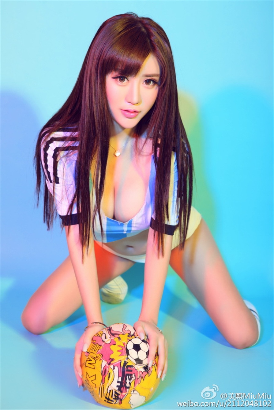 可爱女生美熙MiuMiu户外爆乳诱惑生活照(第14页)