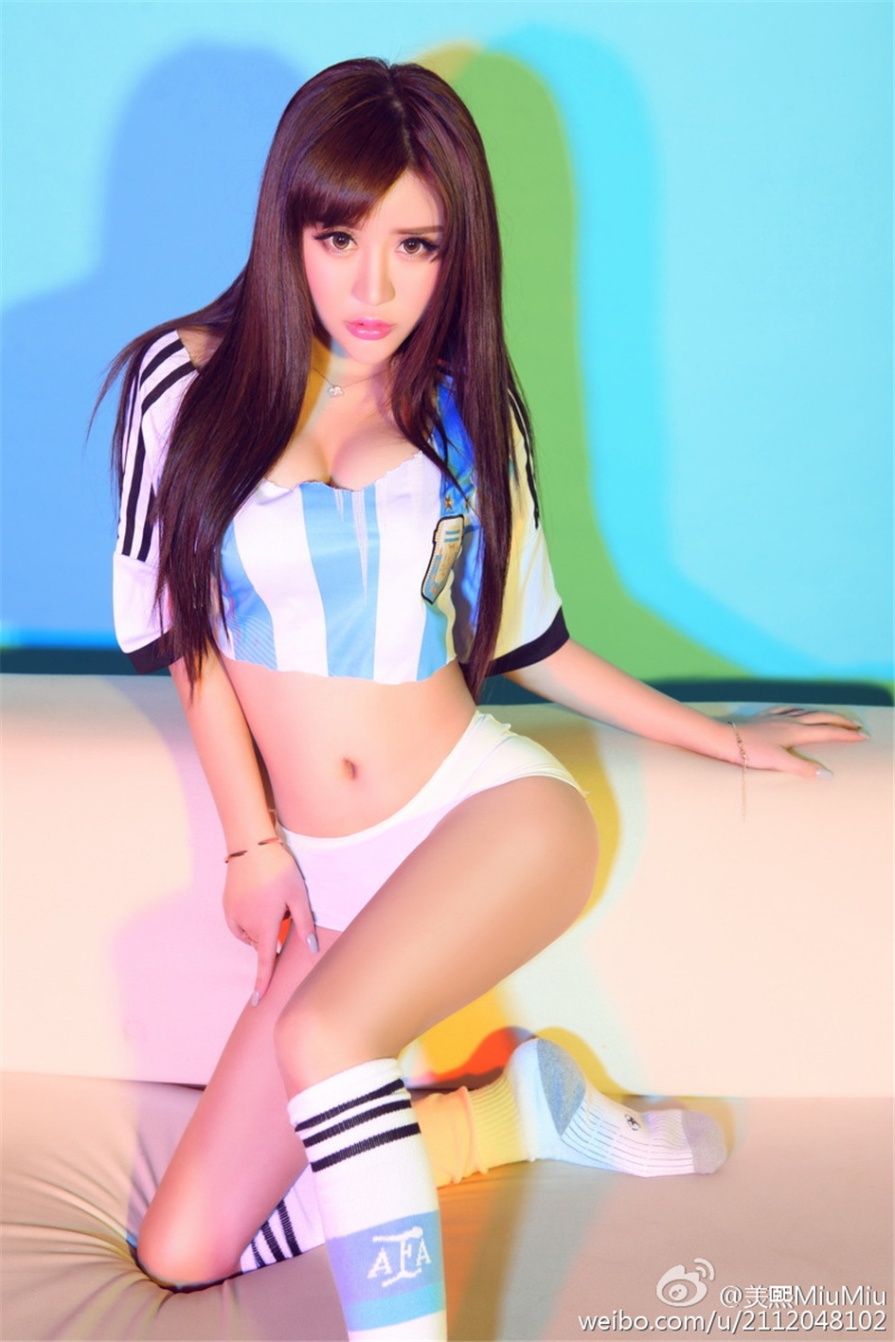 可爱女生美熙MiuMiu户外爆乳诱惑生活照(第20页)