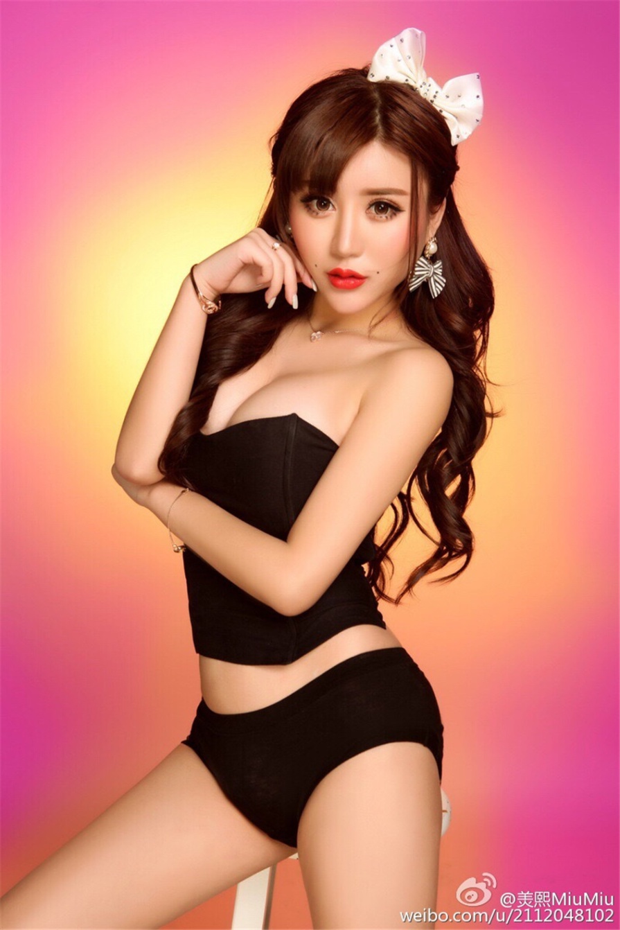 可爱女生美熙MiuMiu户外爆乳诱惑生活照(第22页)