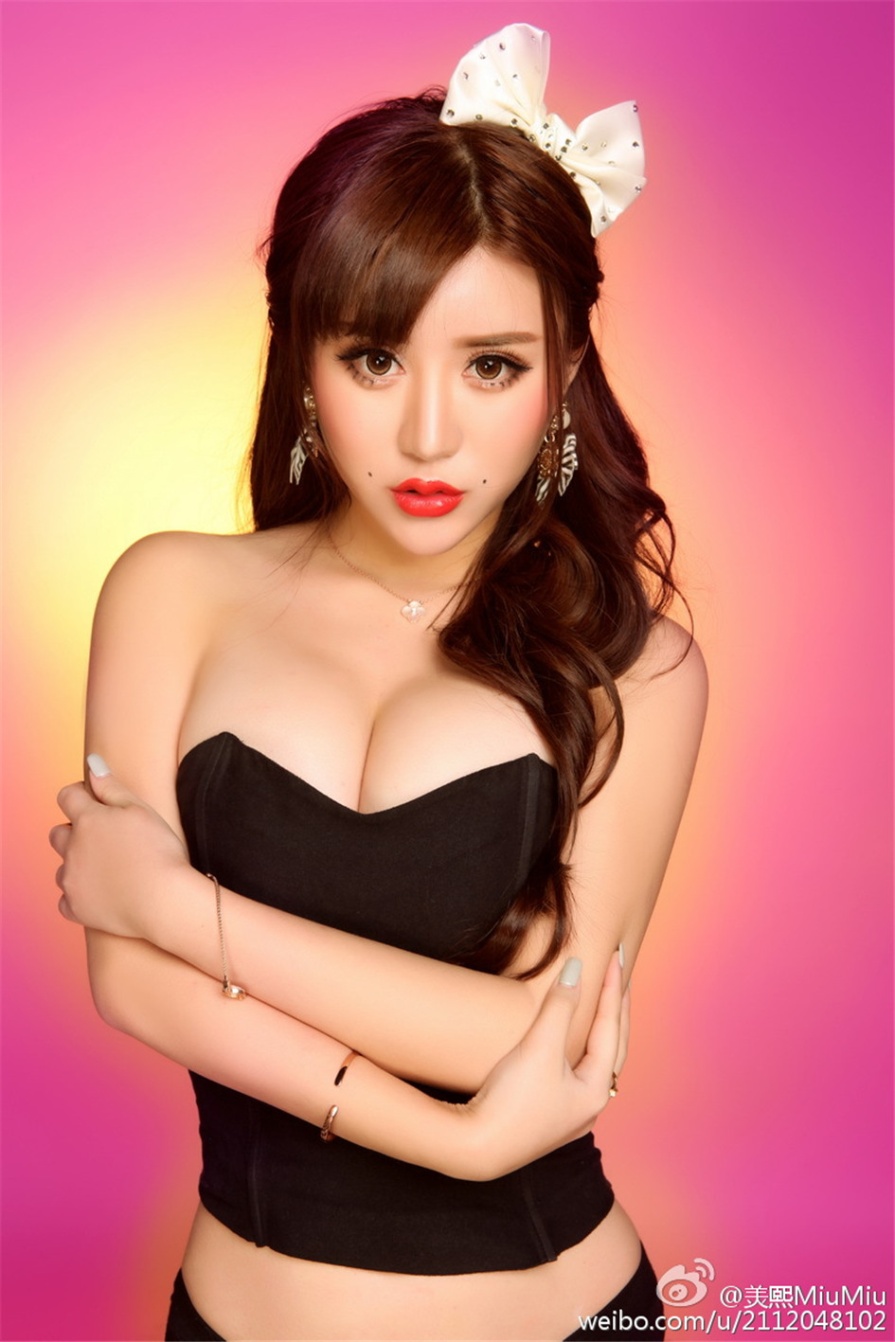 可爱女生美熙MiuMiu户外爆乳诱惑生活照(第29页)