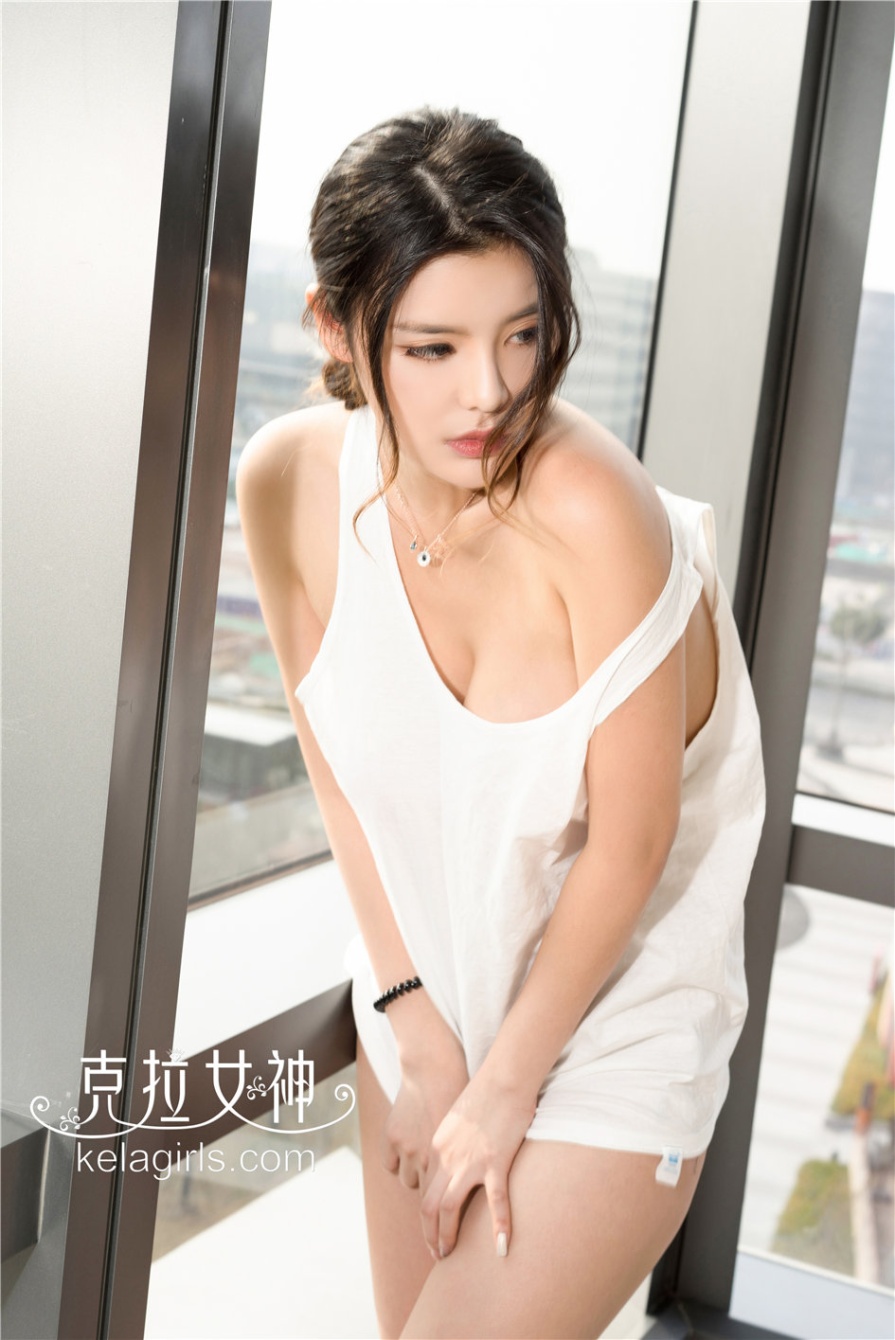 90后养眼美女南晴真空背心巨乳诱惑私拍(第16页)