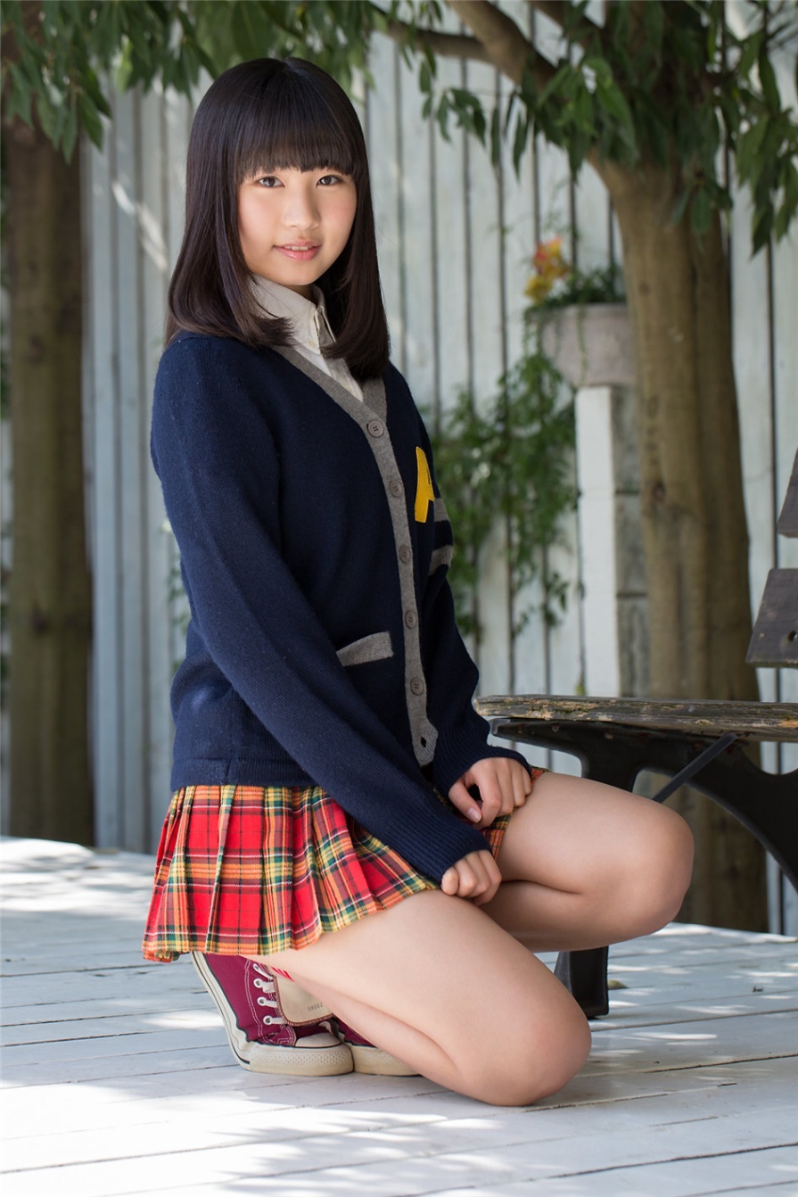 日本美女学生妹宮丸くるみ校服户外清新写真(第15页)