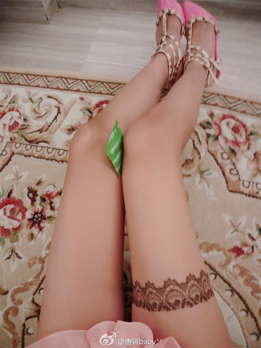 极品风骚美女唐馨baby性感情趣爆乳装酒店私拍照片(第24页)