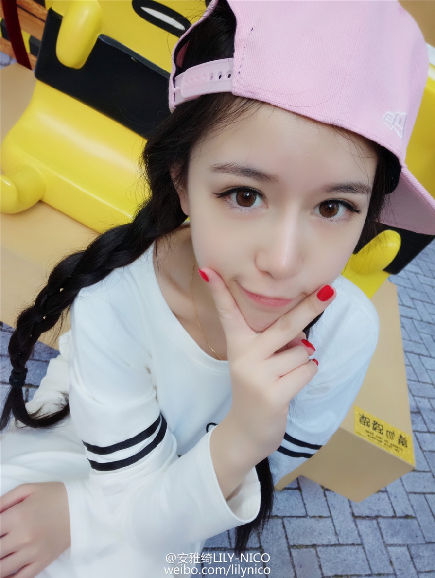 长腿嫩模安雅绮唯美生活照(第20页)