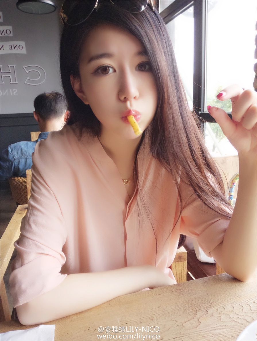 长腿嫩模安雅绮唯美生活照(第21页)