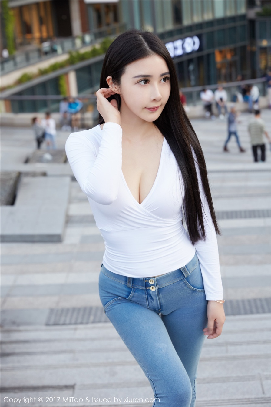 大胸美女萱萱Cecilia时尚街拍写真图片(第11页)