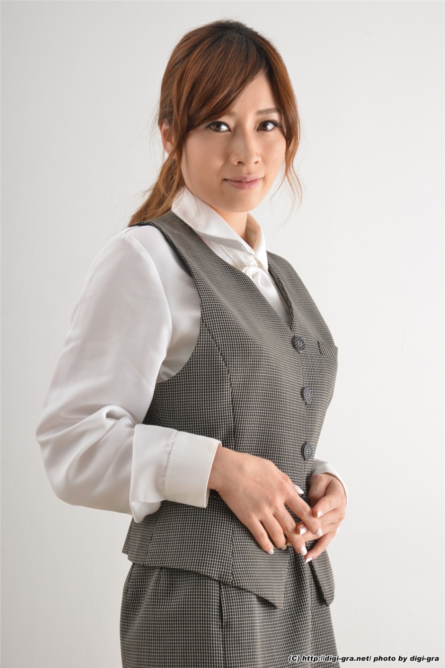 日本女优奥田咲性感白领装写真图片(第6页)