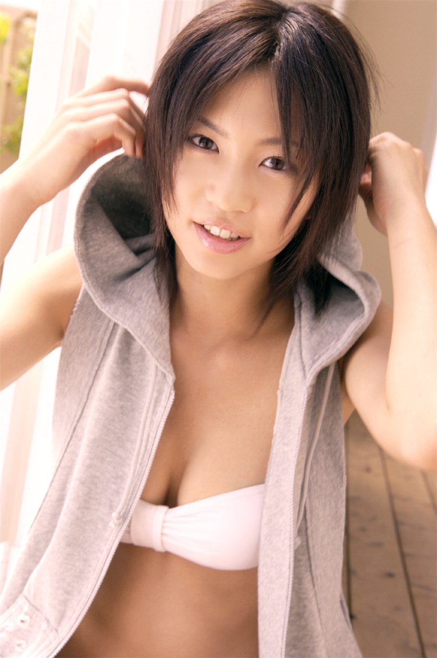 亚洲美女安田美沙子性感内衣生活照图片(第69页)
