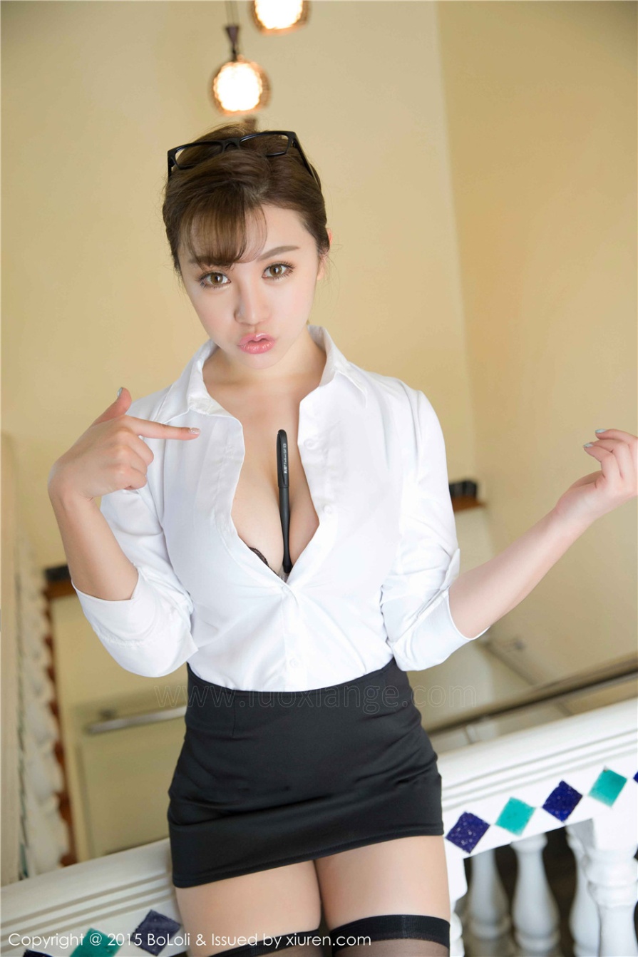 嫩模刘娅希OL制服爆乳诱惑写真图片(第13页)