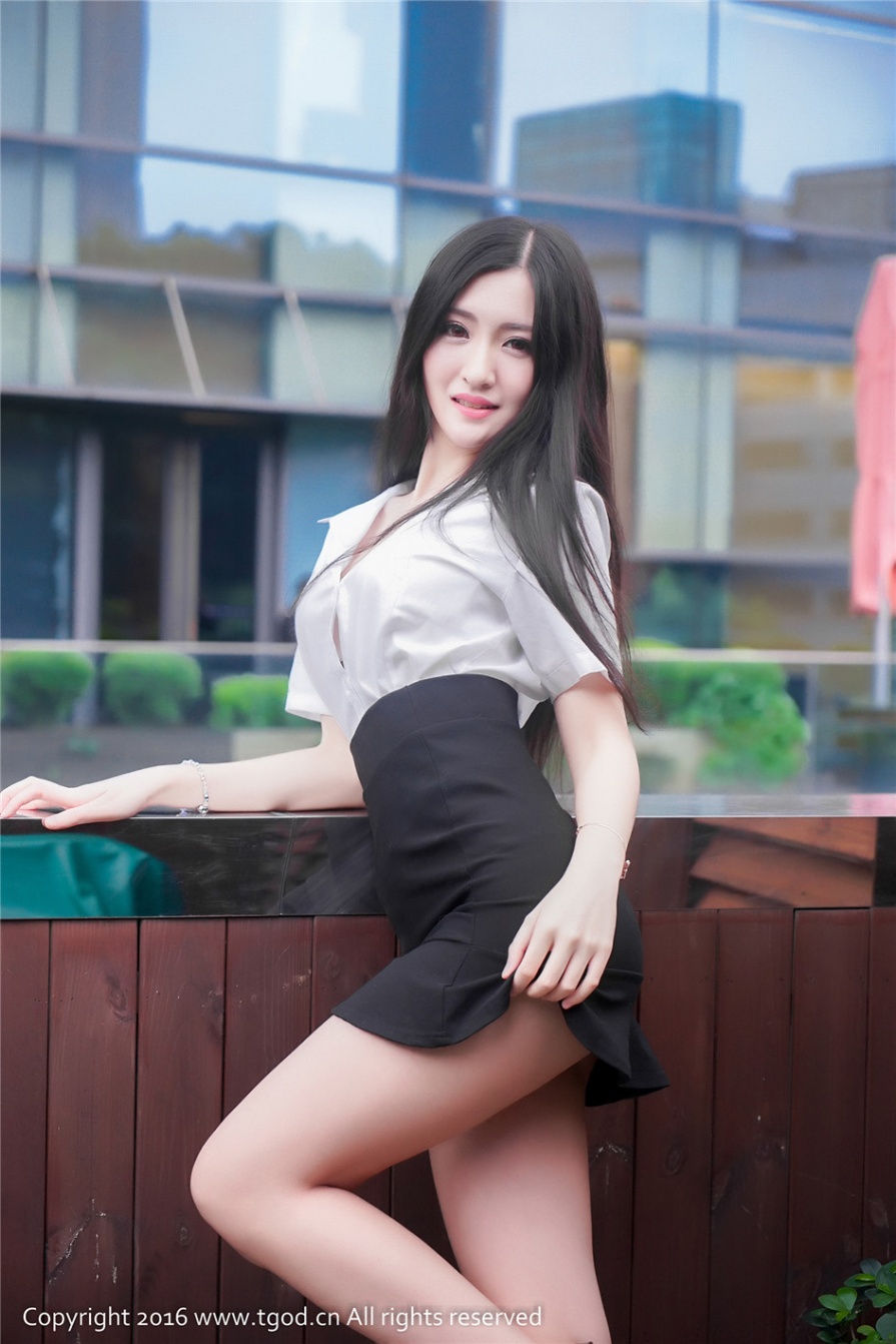 气质美女沈梦瑶OL制服爆乳丝袜诱惑写真图片(第23页)