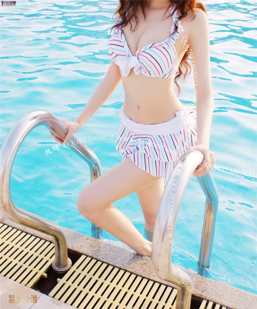 [丝魅]泳装美女诱人美腿泳池写真图片(第9页)