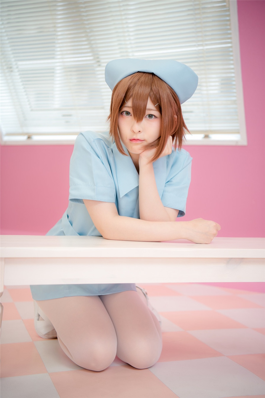 Cosplay写真《美少年部屋》卡哇伊白丝袜护士装图片(第54页)