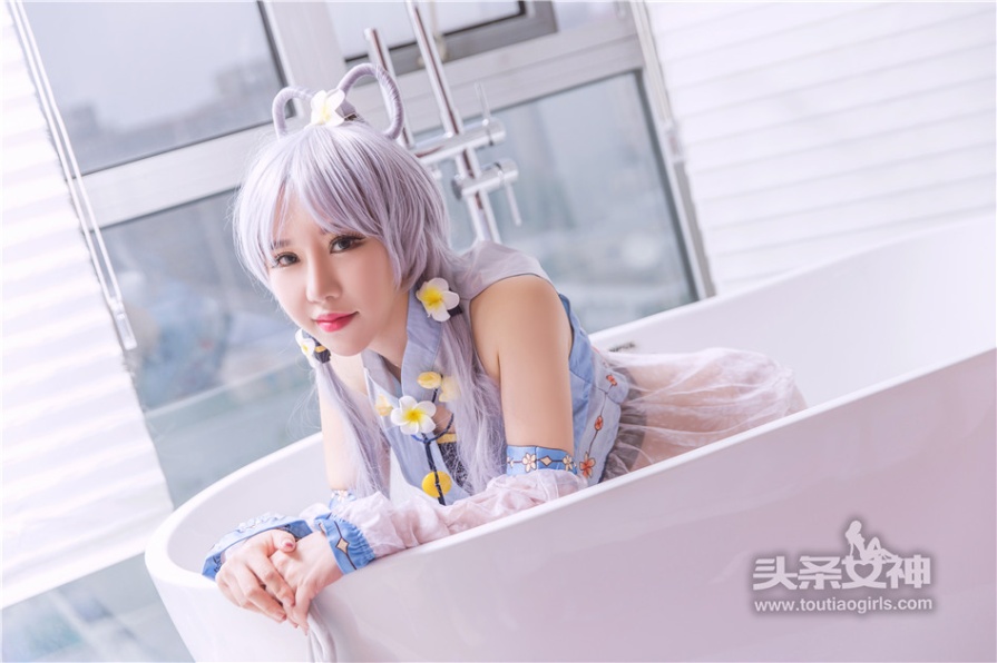 [头条女神] cosplay白发美女欣欣性感美臀写真图片(第7页)