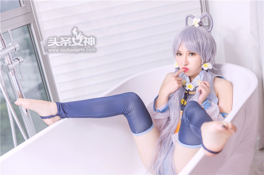 [头条女神] cosplay白发美女欣欣性感美臀写真图片(第12页)