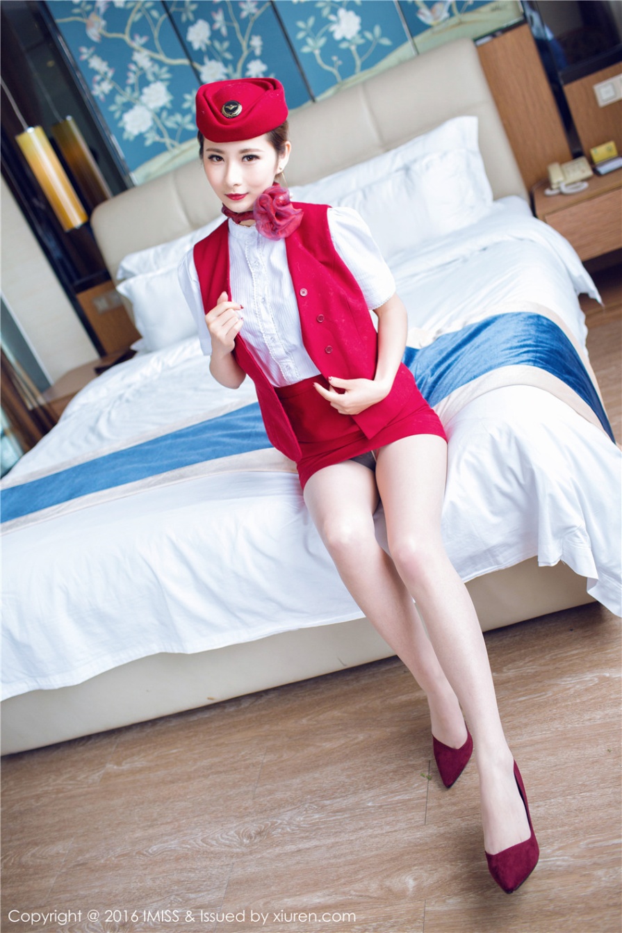 80后美腿尤物莉莉Lily空姐制服大尺度私拍图片(第11页)