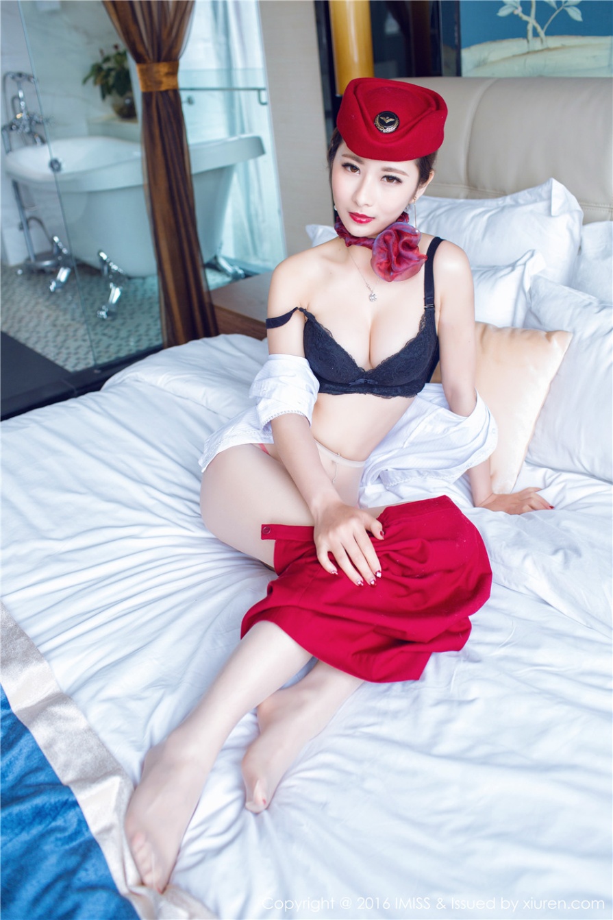 80后美腿尤物莉莉Lily空姐制服大尺度私拍图片(第12页)
