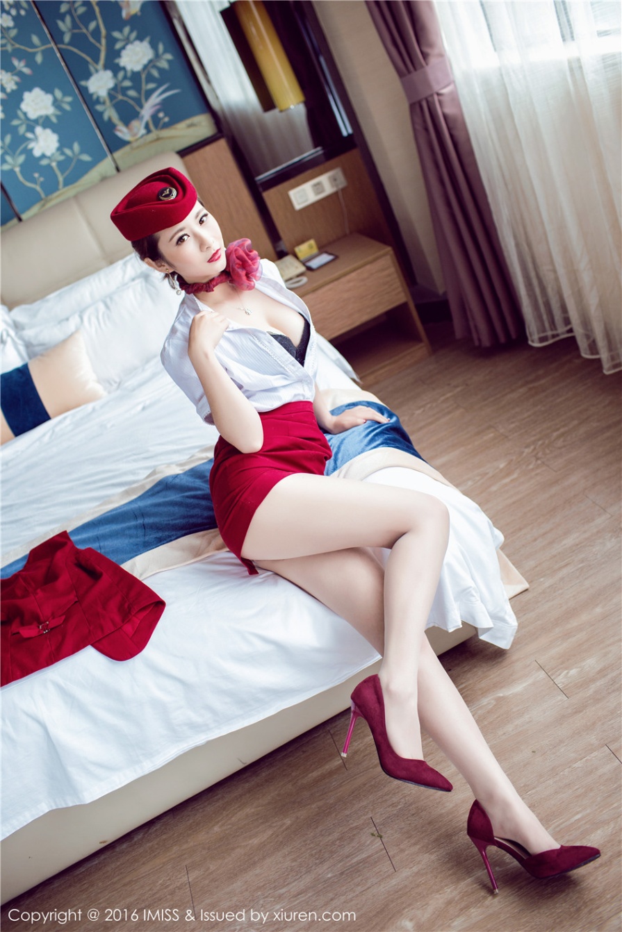 80后美腿尤物莉莉Lily空姐制服大尺度私拍图片(第37页)