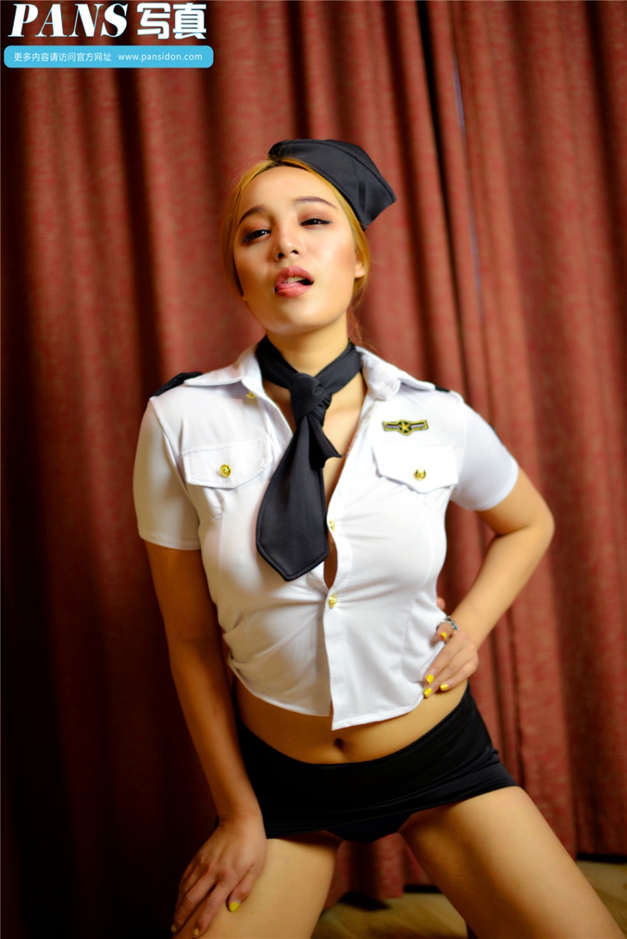 80后金发女郎妮妮性感空姐制服诱惑图片(第15页)