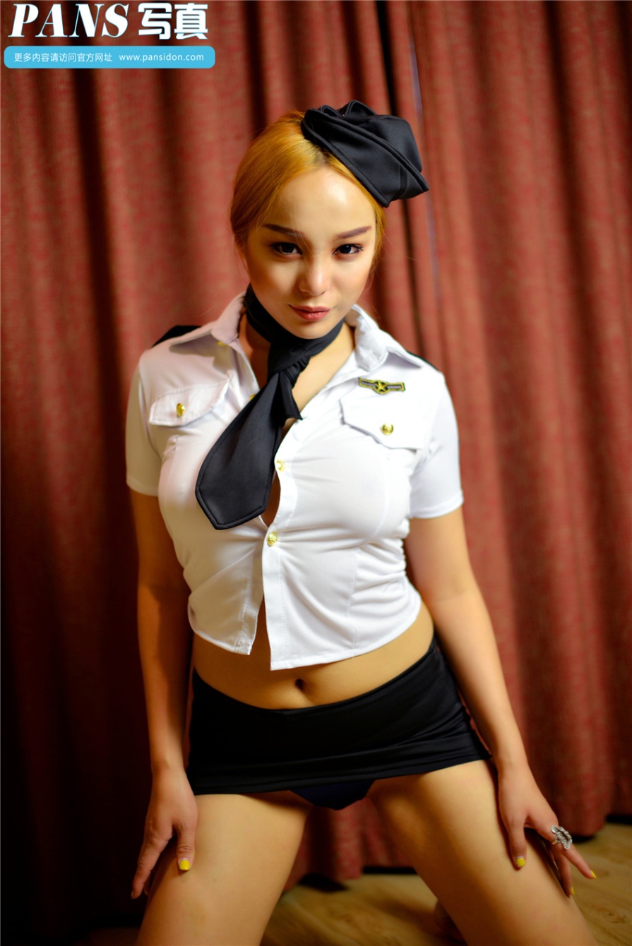 80后金发女郎妮妮性感空姐制服诱惑图片(第20页)
