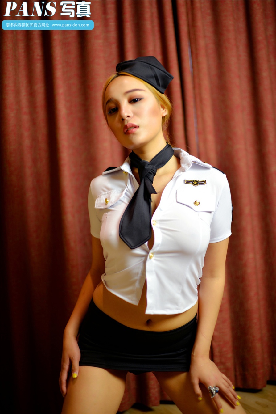 80后金发女郎妮妮性感空姐制服诱惑图片(第23页)