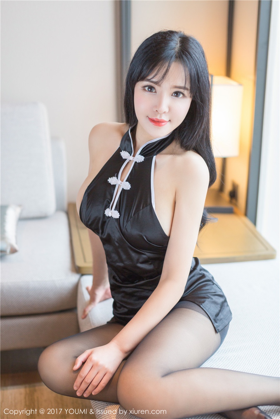 [尤蜜荟] 黑丝露臀气质美女刘钰儿情趣短旗袍性感写真(第14页)