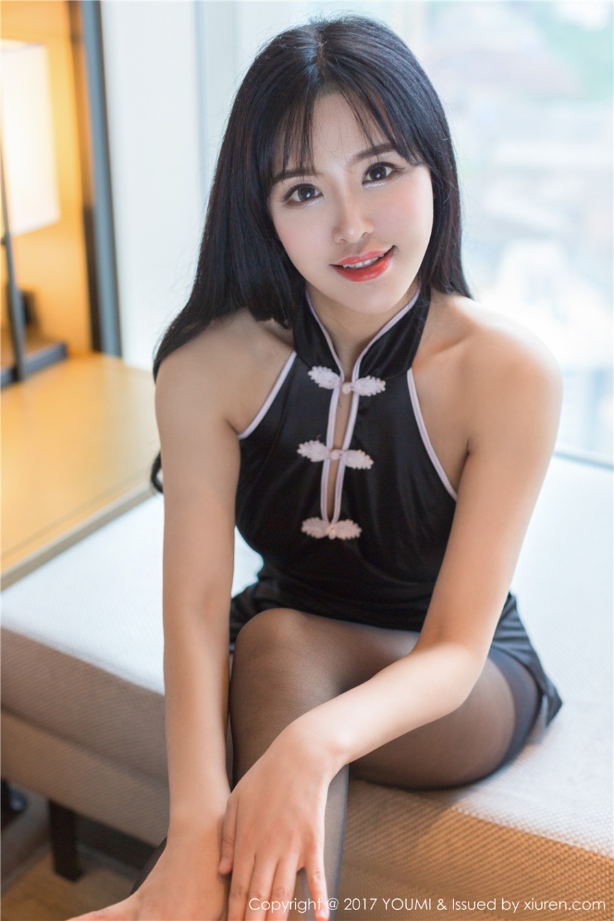 [尤蜜荟] 黑丝露臀气质美女刘钰儿情趣短旗袍性感写真(第20页)