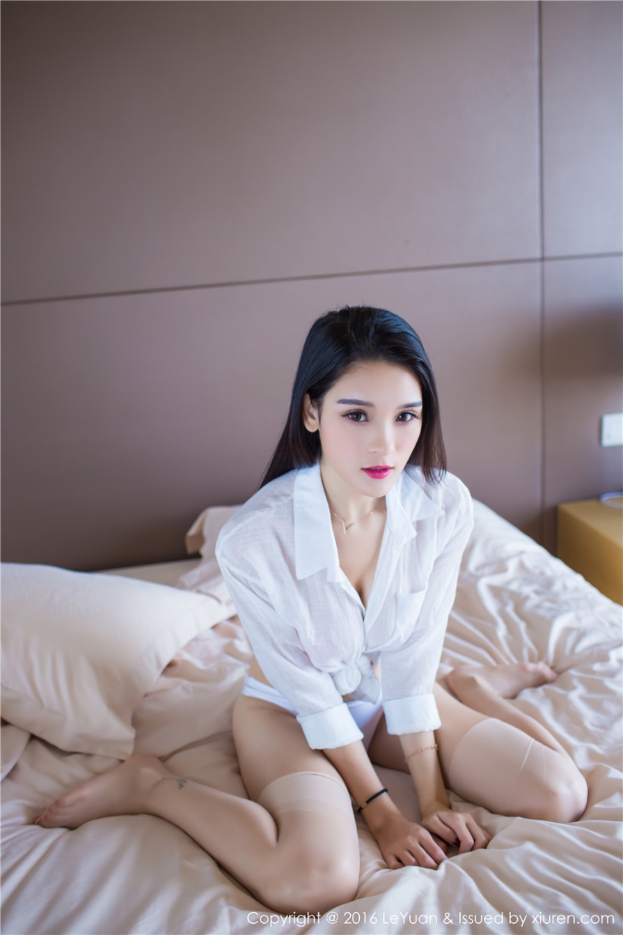 极品美腿嫩模吕诗茗空姐制服装丝袜诱惑写真图片(第25页)