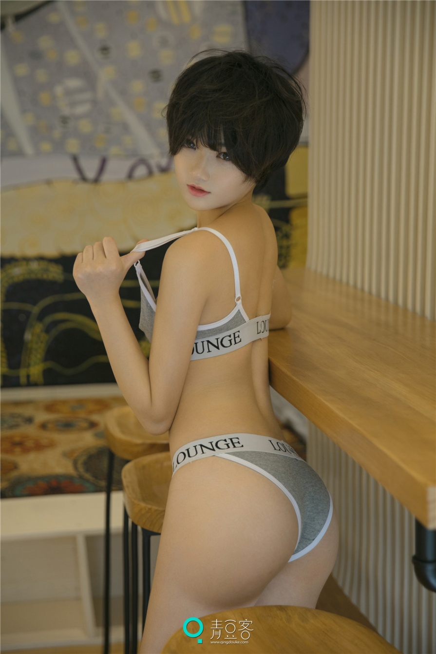 短发美女嫩模悦爷短发萝莉肥臀诱惑写真图片(第18页)