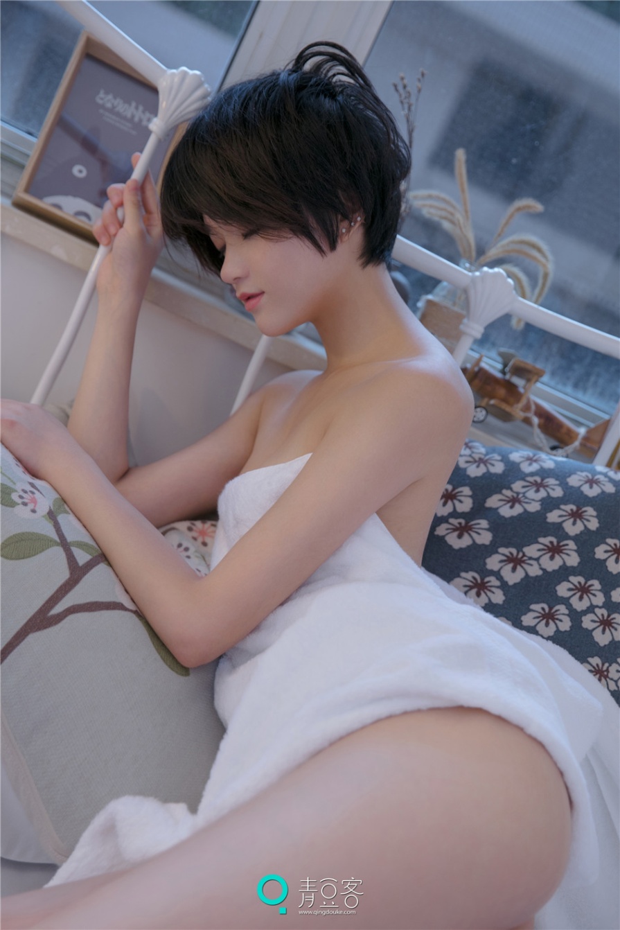 短发美女嫩模悦爷短发萝莉肥臀诱惑写真图片(第35页)