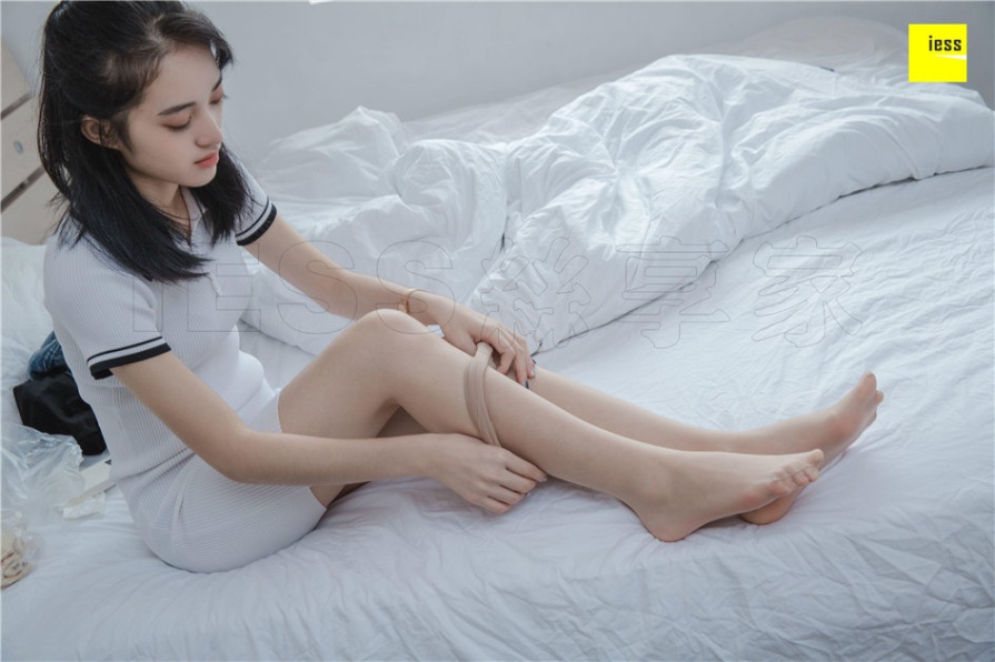 气质美女姗姗室内丝袜玉足诱惑写真图片(第33页)