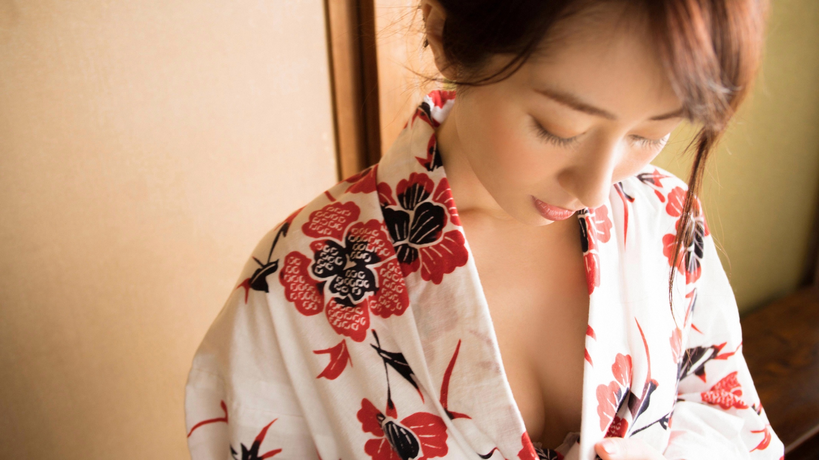 日本熟女谷桃子澡堂湿身诱惑写真图片(第52页)