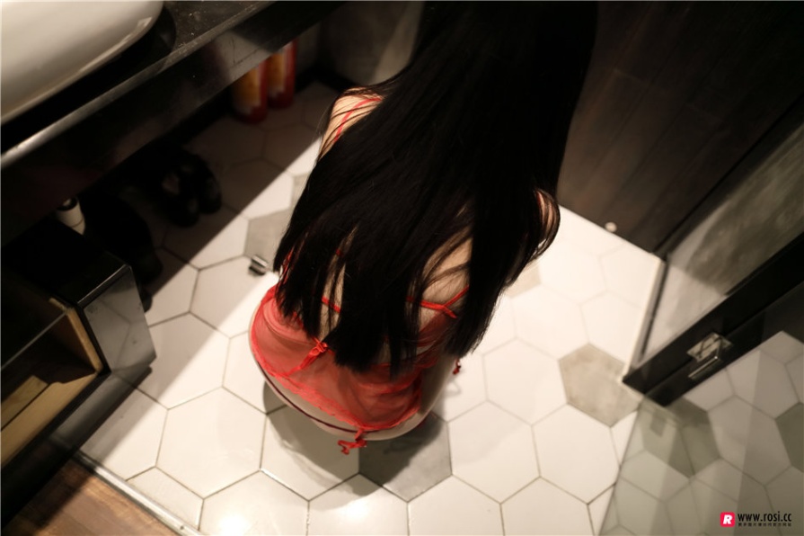 [ROSI写真] 性感美女透明情趣装蕾丝内衣诱惑私拍图片(第12页)