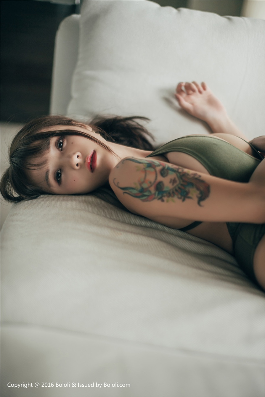 纹身美女夏美酱户外爆乳诱惑写真图片(第24页)