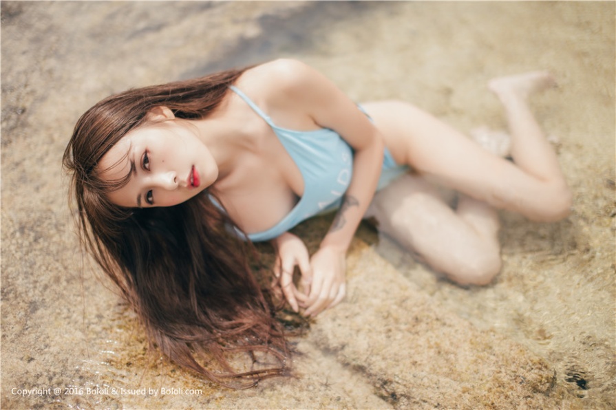 纹身美女夏美酱户外爆乳诱惑写真图片(第31页)