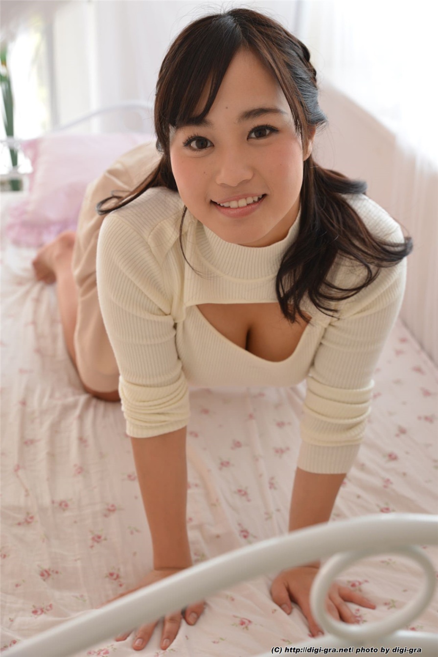 日本女友浅野えみ床上巨乳诱惑写真图片(第23页)