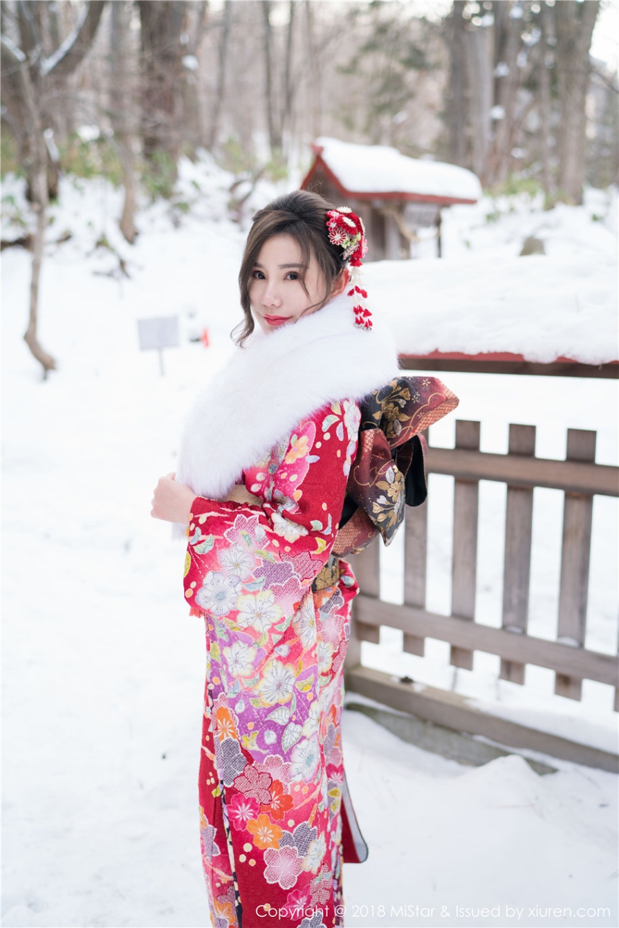 极品美女小奶昔Kyra美乳蕾丝吊带丝袜诱惑写真图片(第32页)