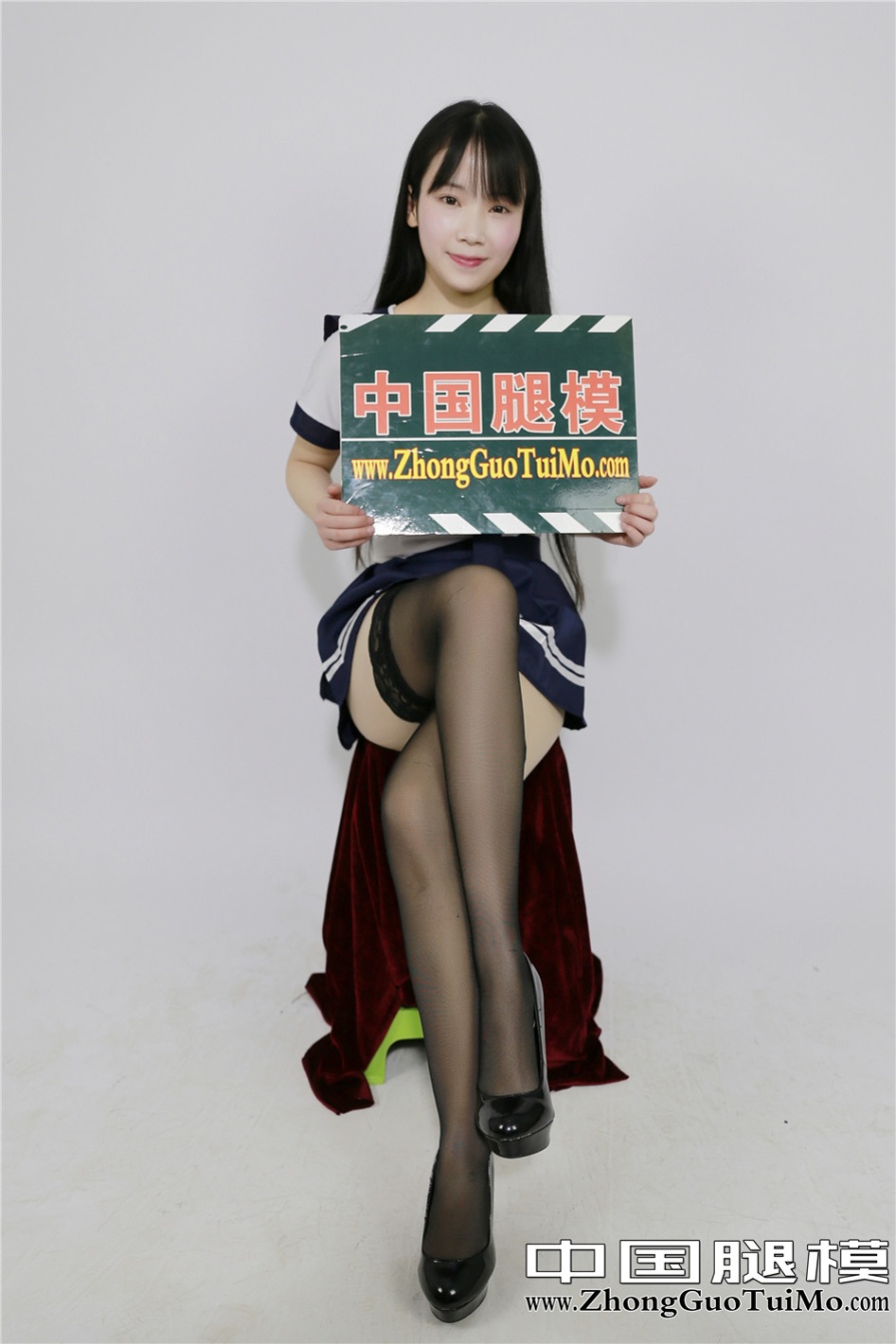 学生妹鹿小鹿长筒黑丝袜美腿写真(第24页)