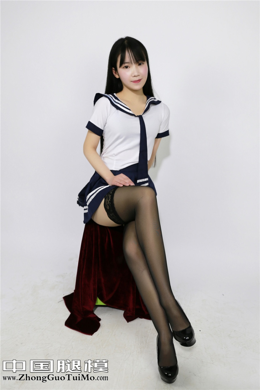 学生妹鹿小鹿长筒黑丝袜美腿写真(第28页)