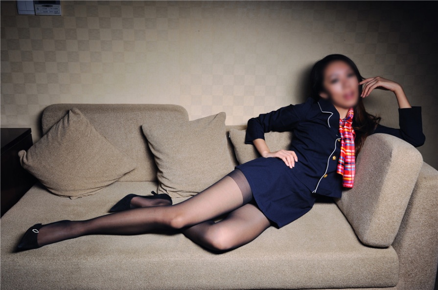 空姐制服美女性感黑丝美腿沙发撩人写真(第2页)
