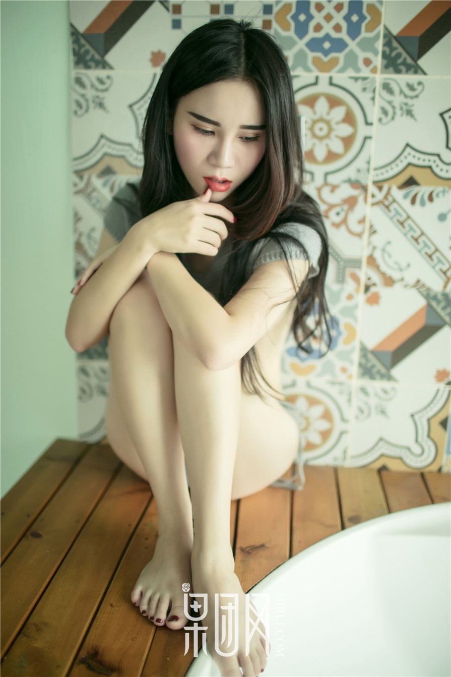 长发美女万万蕾丝内衣美乳写真照片(第13页)