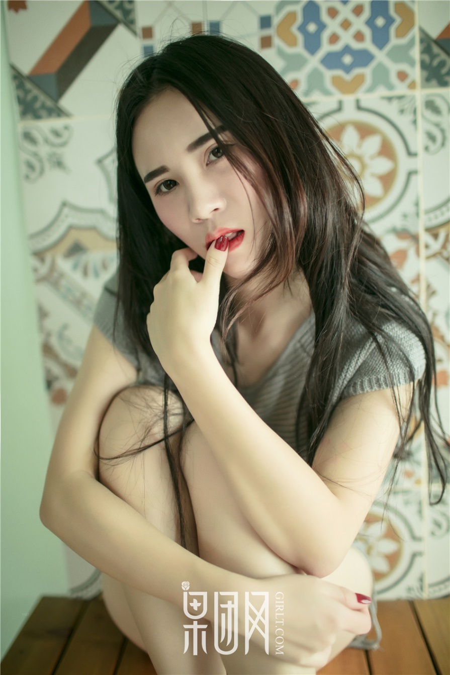长发美女万万蕾丝内衣美乳写真照片(第14页)